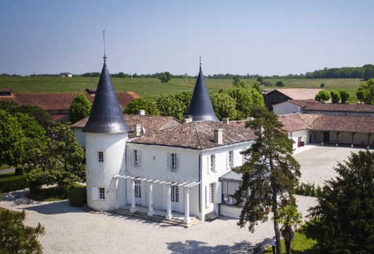 Château XVIIIe siècle privatisable pour événement d'entreprise jusqu'à 300 personnes près de Bordeaux, au cœur des vignes de l'Entre-deux-Mers