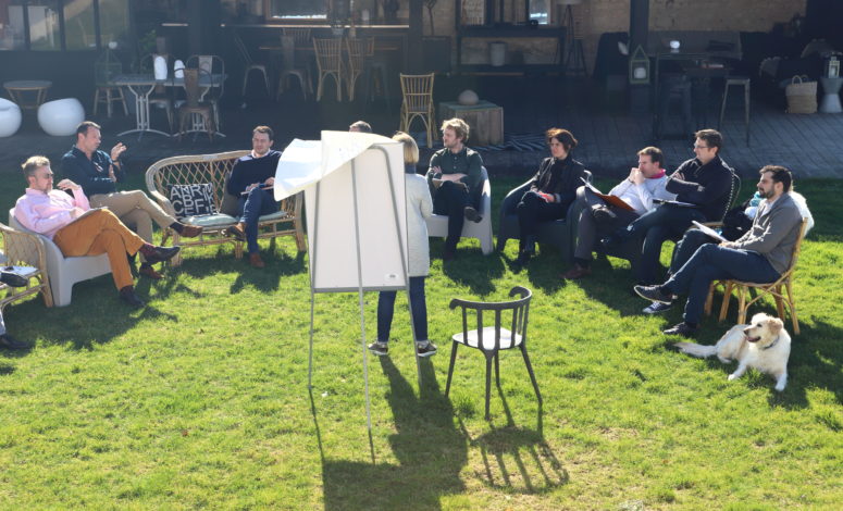 Réunion en plein air Séminaire à la campagne