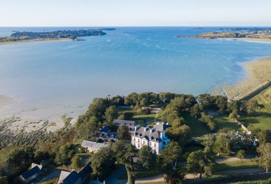 Château vue mer sur la Côte d’Émeraude