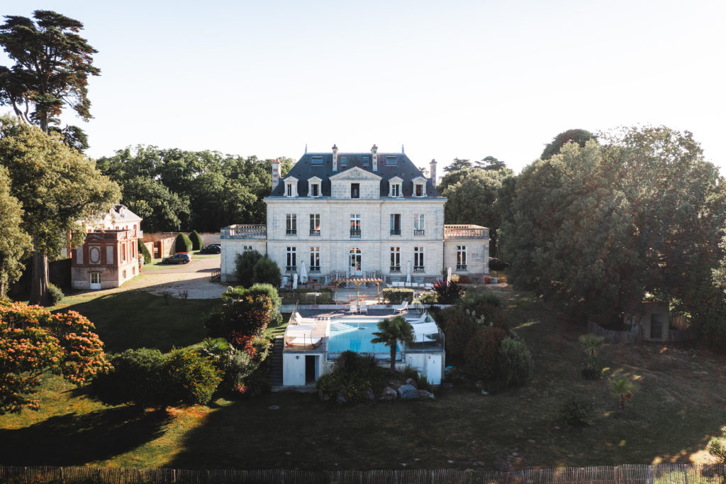 Beau domaine au vert avec piscine pour des seminaires à moins d'1 h de Nantes