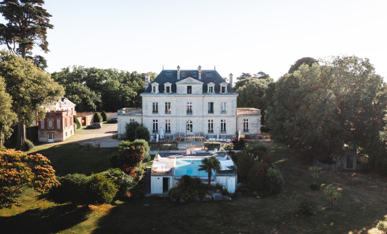 Beau domaine au vert avec piscine pour des seminaires à moins d'1 h de Nantes