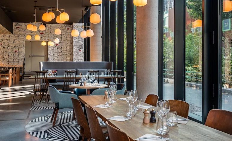 Salle de restaurant de La Maison Montmartre, hôtel séminaire Paris