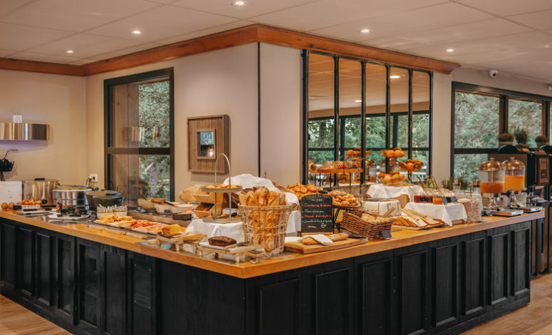 Buffet petit-déjeuner du lodge, séminaire au Cap Ferret
