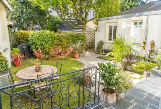 Jardin aménagé pour les pauses lors d’un séminaire à Nantes