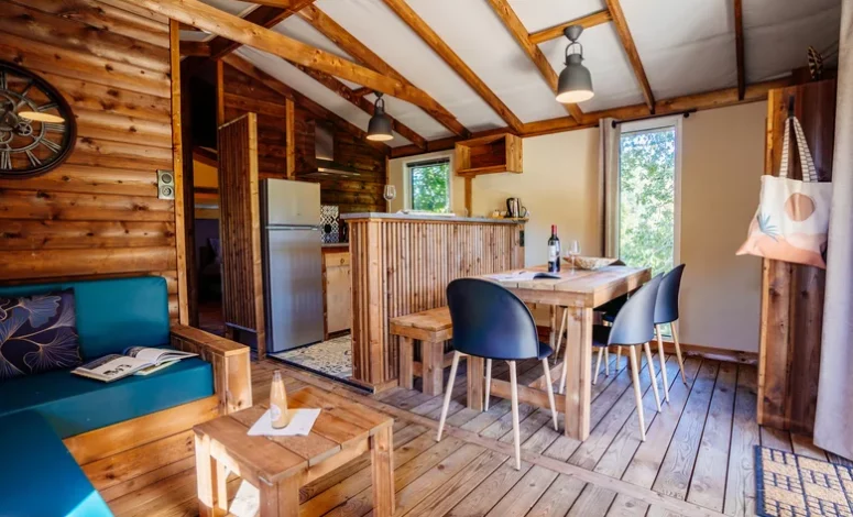 Lodge en bois avec terrasse pour un séminaire responsable en Gironde