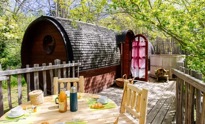 Roulotte avec terrasse en bois pour un séminaire au vert en Gironde
