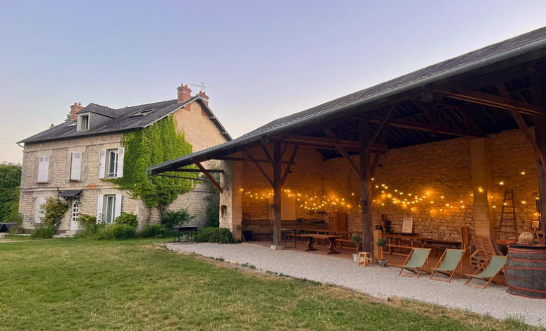 Terrasse couverte pour des soirées convivial dans un gîte pour séminaire