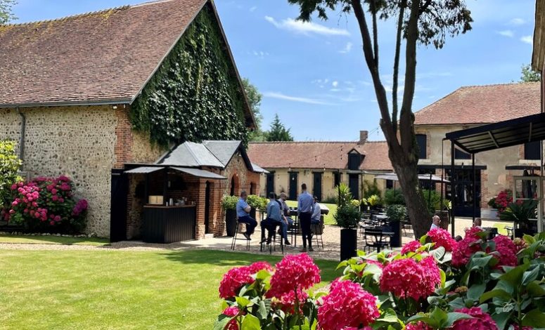 Terrasse extérieure du Séminaire proche Paris idéale pour une pause cocktail