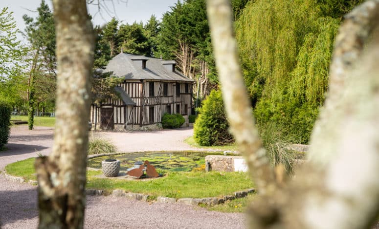 Vue de l'extérieur du domaine pour un séminaire en normandie