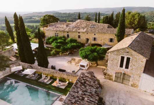 Domaine avec piscine pour séminaire d’entreprise dans le Gard