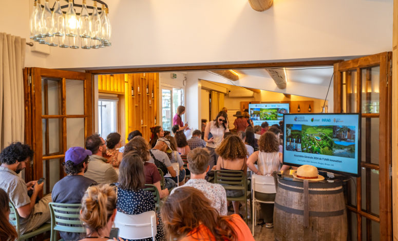 Salle de réunion ouverte sur la nature pour séminaire près de Montpellier