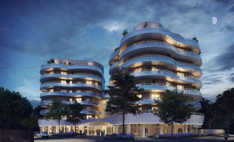 Façade illuminée des Cimes Bleues pour séminaire à La Baule