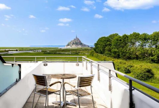 Terrassa dans un hotel avec vue au mont saint michel