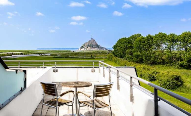 Terrassa dans un hotel avec vue au mont saint michel