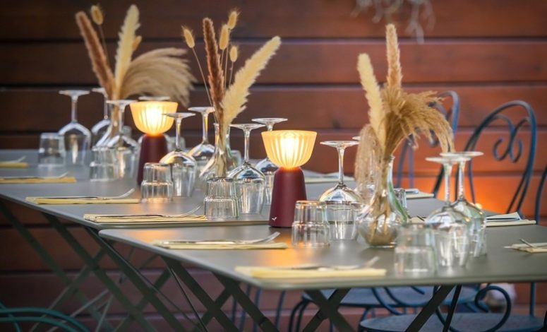 Cocktail et diner d'entreprise au jardin intérieur - seminaire Marseille
