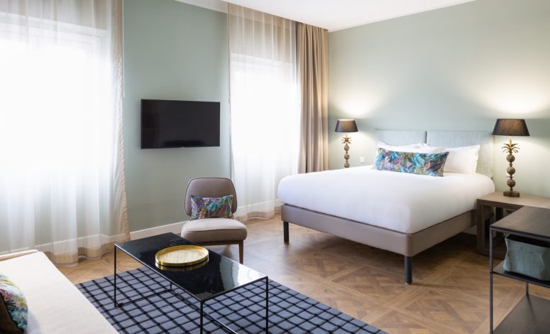 Chambre moderne d'hôtel particulier à Marseille près du Vieux-Port
