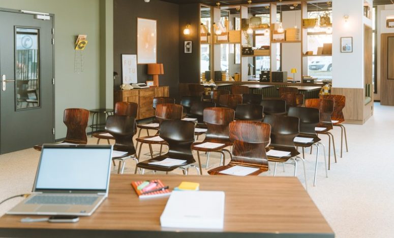 Salle de réunion moderne pour organiser un séminaire d’entreprise à Lyon
