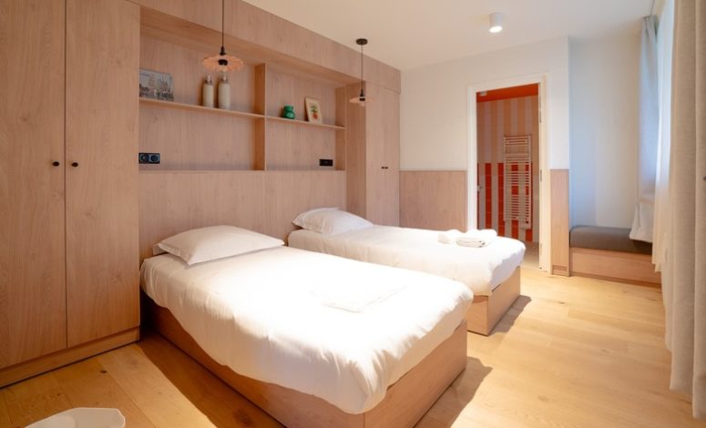 Chambre avec deux lits simples dans un hôtel pour séminaire Lille