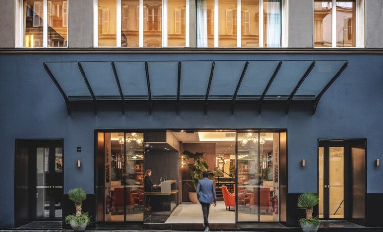Façade de l’hôtel vue depuis la rue dans un lieu pour séminaire Paris