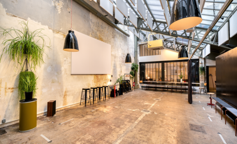 Plateau vide modulable location salle séminaire Paris sous verrière