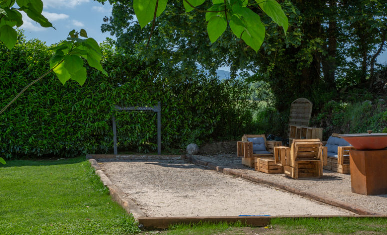 Terrain de pétanque du Manoir des Décideurs pour team building lors d'un séminaire résidentiel