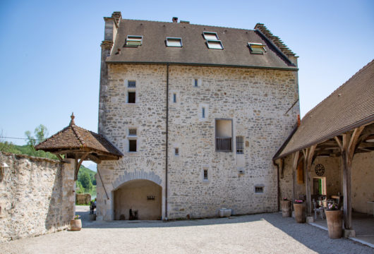 Vue extérieure du Manoir des Décideurs, domaine privatisé pour séminaire de direction près de Lyon