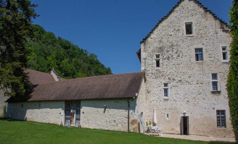 Parc et bâtiments du Manoir des Décideurs, cadre exclusif pour séminaire résidentiel