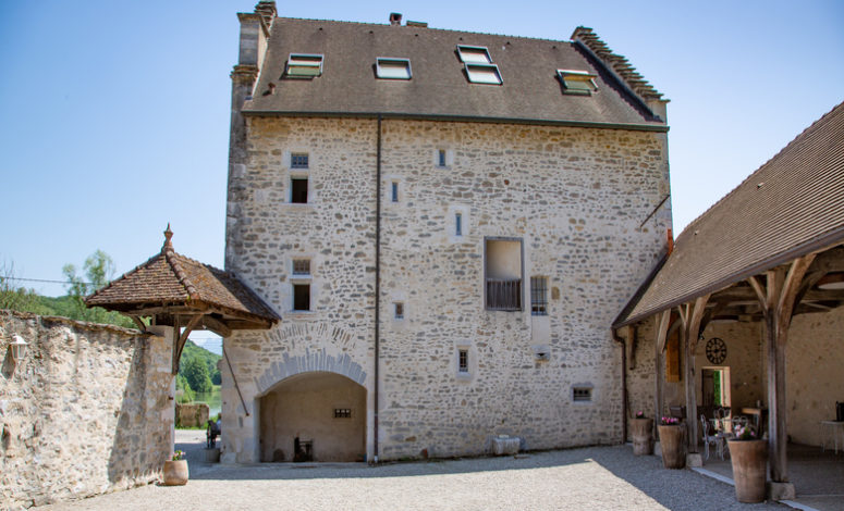 Vue extérieure du Manoir des Décideurs, domaine privatisé pour séminaire de direction près de Lyon