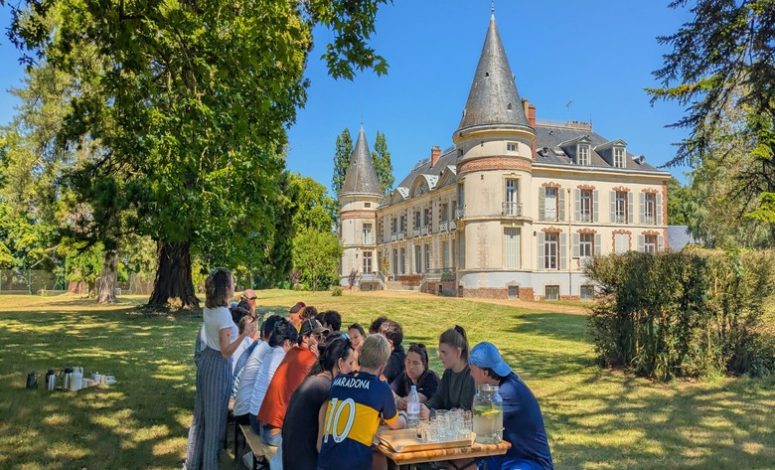 espace cocktail en extérieur pour votre séminaire au vert, dans un cadre qui marque les esprits.