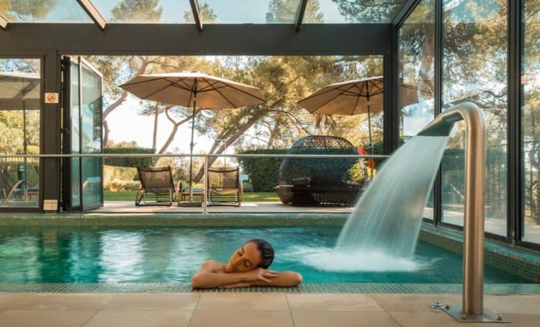 Piscine intérieur pour votre séminaire au vert
