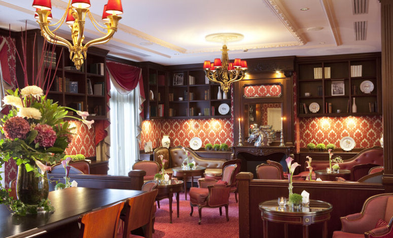 Bar de l'hôtel , moment convivial pendant un séminaire à Chantilly