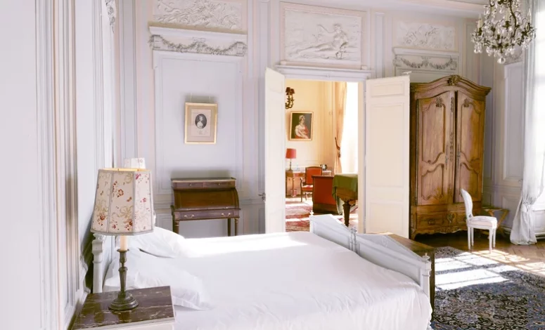 Chambre lit double pour séminaire résidentiel dans un château en Normandie