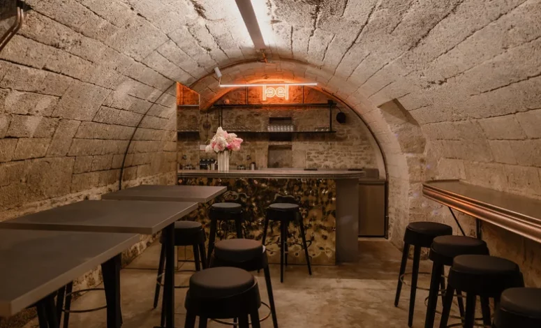 Cave voûtée en pierre pour un codir en Normandie