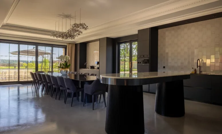 Salle à manger contemporaine pour un séminaire d’entreprise