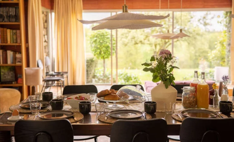 Salle à manger chaleureuse pour off-site d'équipe