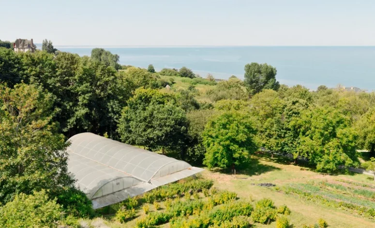 Bâtiments du domaine au cœur d’un environnement naturel pour un séminaire responsable
